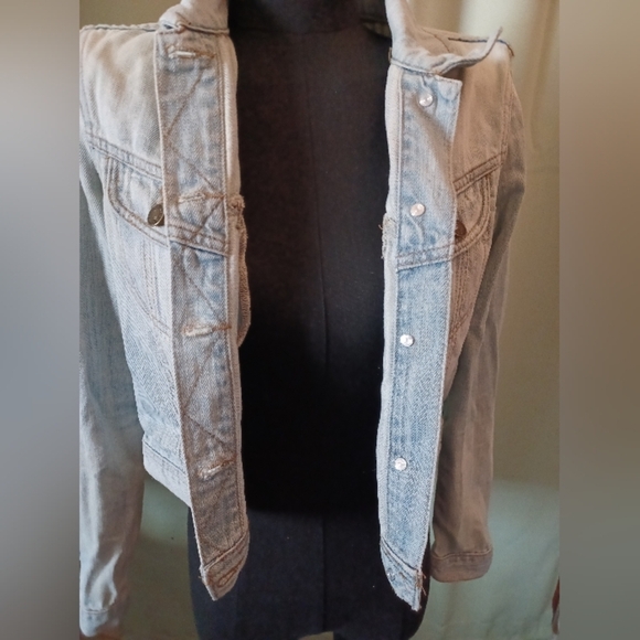 A Forever 21 Light Blue Denim Jean Jacket - Picture 9 of 11